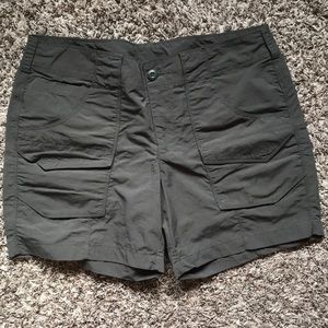 Vintage y2k Eddie Bauer Green Khaki Cargo light weight shorts size M